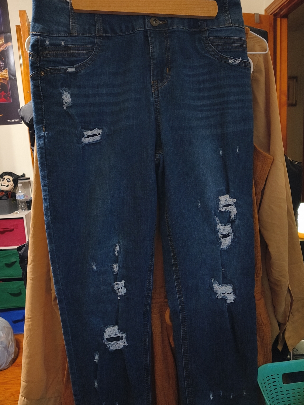 no boundaries dark blue distressed high rise skinny jeans (size 13)